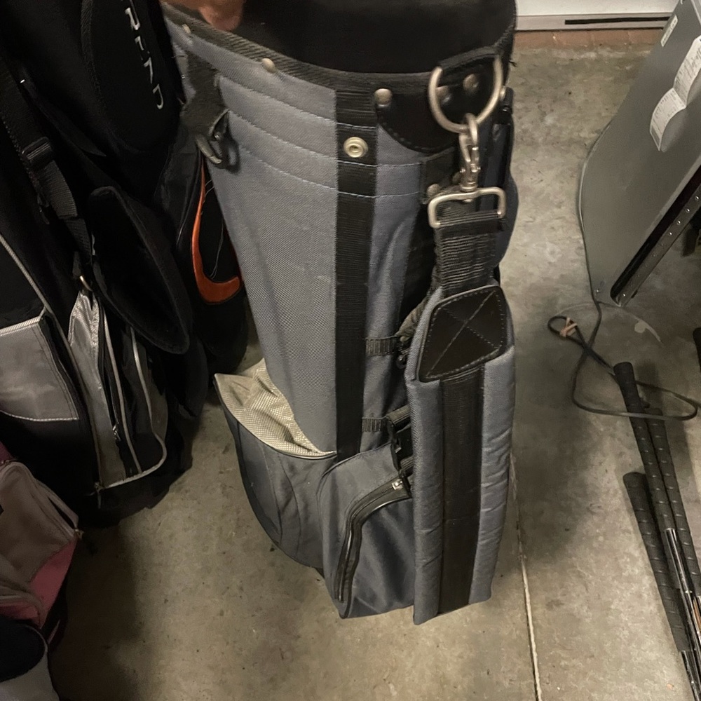 Golf cart bag with 5 dividers and rain cover